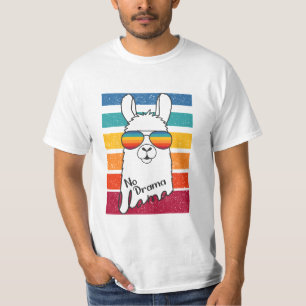 Lama mit Sonnenbrille und farbenfrohen Streifen T-Shirt