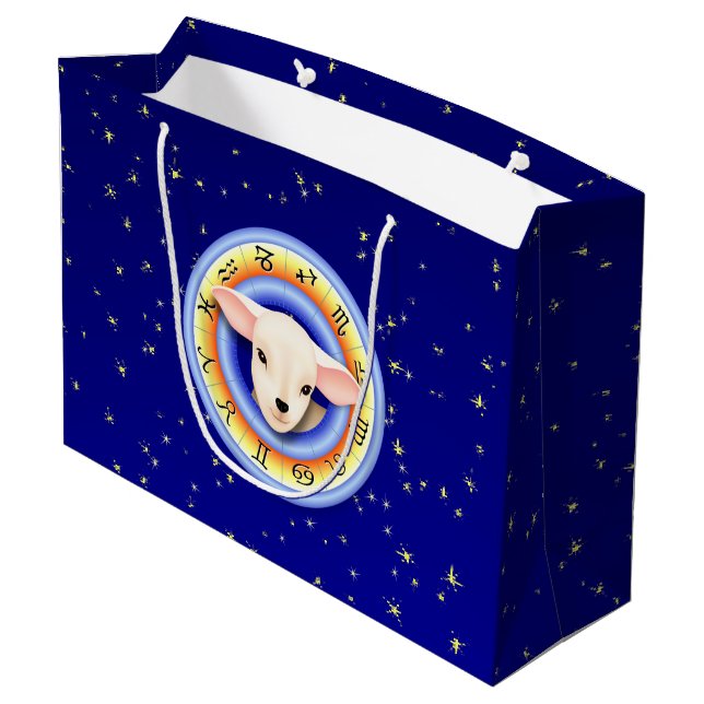 Lamm in Zodiac Wheel Große Geschenktüte (Rückseite Schrägansicht)