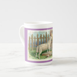 Lämmchen mit spezieller Tasse für Küken