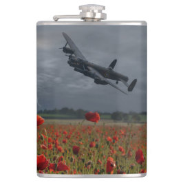 Lancaster Bomber über einem Mohnfeld Flachmann