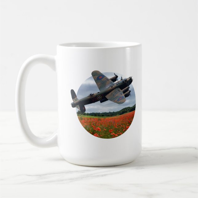 Lancaster Bomber über einem Mohnfeld Kaffeetasse (Links)