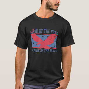 Land der Freien wegen der Tapferen Memorial Day T-Shirt