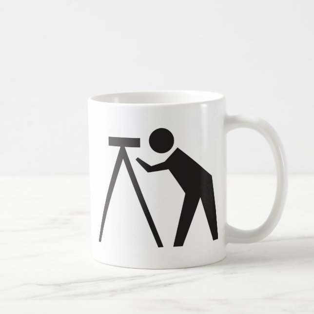Land-Feldmesser bei der Arbeit Tasse (Rechts)