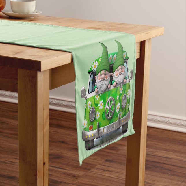 Land Grüne Gnome Kurzer Tischläufer (Beispiel)