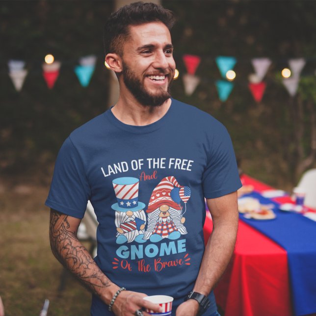 Land of the Free and Gnome of the Brave T-Shirt (Von Creator hochgeladen)