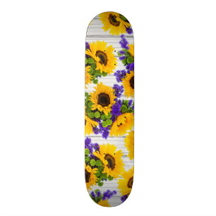 Land-rustikale weiße hölzerne lila gelbe skateboard
