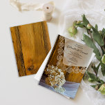 Landesvorstand und Blume-Hochzeit Einladung<br><div class="desc">Erleben Sie die lässigen und dennoch eleganten Nuptials mit dem charmanten Country Lace und der Blume Barn Wedding Einladung. Diese informelle und elegante rustikale Ehe lädt mit einem malerischen Blumenfoto aus braunem Scheunenholz,  einem Vintagen,  weißen Leinen-Taschentuch,  getrockneten Hydrangea-Blume-Blüten,  Perlenhalskette und weißem Brautschleier ein.</div>
