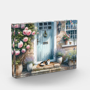 Landhausstil-Blumenveranda mit Calico-Katze Fotoblock