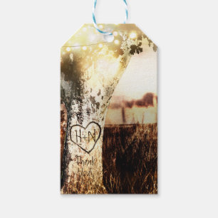 Ländliche Hochzeit mit geschnitztem Baum & Lichter Geschenkanhänger