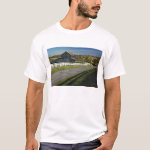 Ländliche Straße durch die Bluegrass-Region von 2 T-Shirt