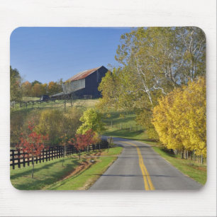 Ländliche Straße durch die Bluegrass-Region von Ke Mousepad
