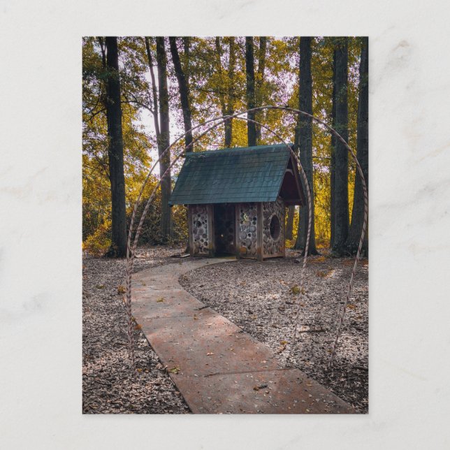 Ländliche Waldhütte mit Steinweg Postkarte (Vorderseite)