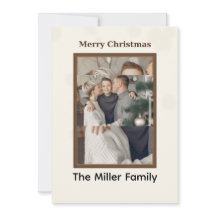 Ländliche Weihnachtsfamilienfoto im Wald