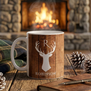 Ländliches Familienmonogramm im Holzstil mit Hirsc Kaffeetasse