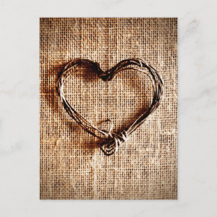 Ländliches Herz aus Bindfaden auf Jute-Leinen-Druc Postkarte