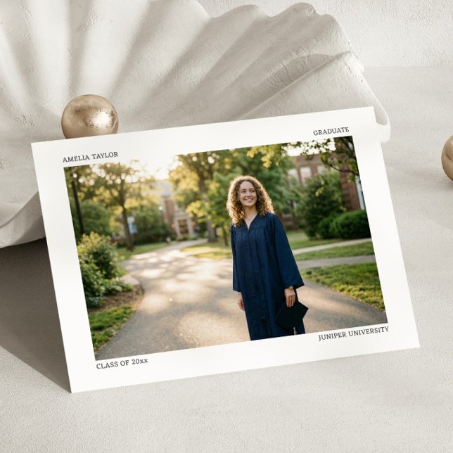 Landscape Editorial Photo Minimalist Graduate 2026 Ankündigung (Von Creator hochgeladen)