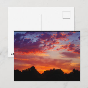 Landschaft bei violettem Sonnenuntergang Postkarte