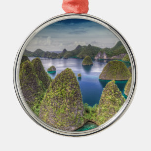 Landschaft der Insel Wayag, Indonesien Ornament Aus Metall