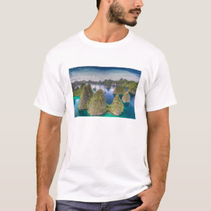 Landschaft der Insel Wayag, Indonesien T-Shirt