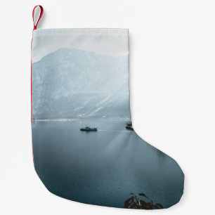 LANDSCHAFT FOTO DES WASSERKÖRPERS IN DER NÄHE DES  KLEINER WEIHNACHTSSTRUMPF