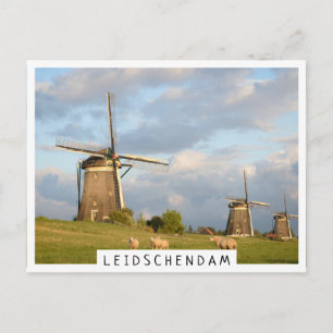 Landschaft mit Windmühlen und Schafen Postkarte