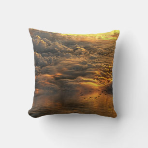 Landschaft von Wolken und Wasser mit Vögeln Kissen