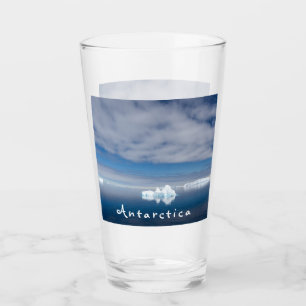 Landschaftlich schwimmendes Foto mit Text Glas