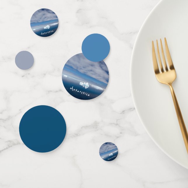 Landschaftlich schwimmendes Foto mit Text Konfetti (Gruppe)