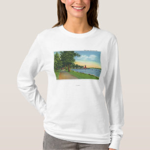 Landschaftliche Ansicht entlang den See T-Shirt