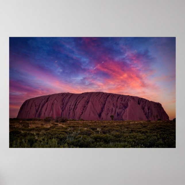 Landschaftliche Fotografie - Uluru bei Sonnenunter Poster (Vorne)