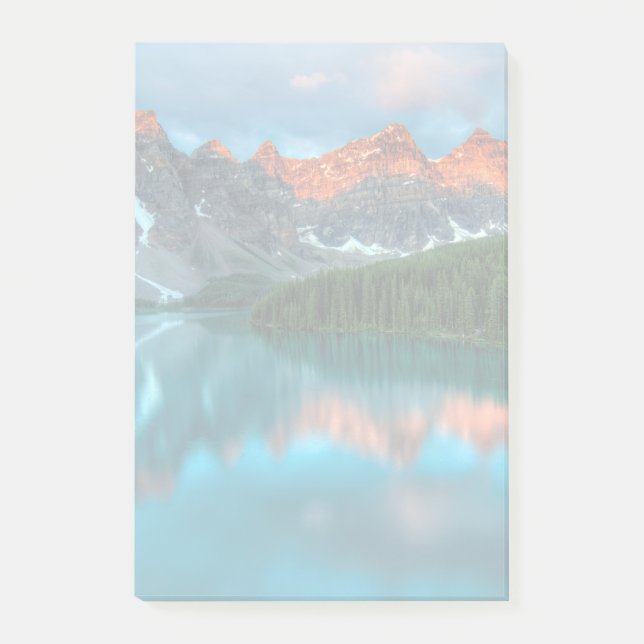 Landschaftliche Landschaftsfotografie über Berg un Post-it Klebezettel (Vorderseite)