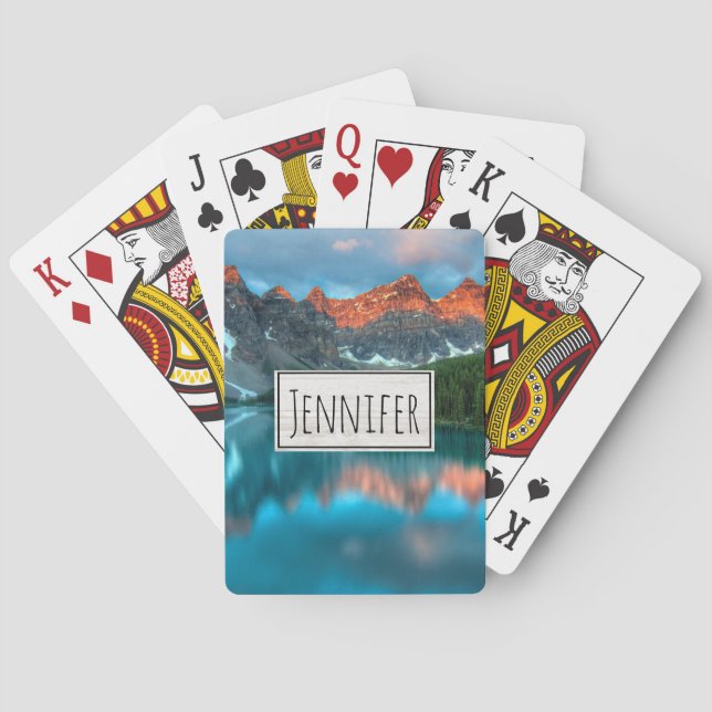 Landschaftliche Landschaftsfotografie über Berg un Spielkarten (Rückseite)