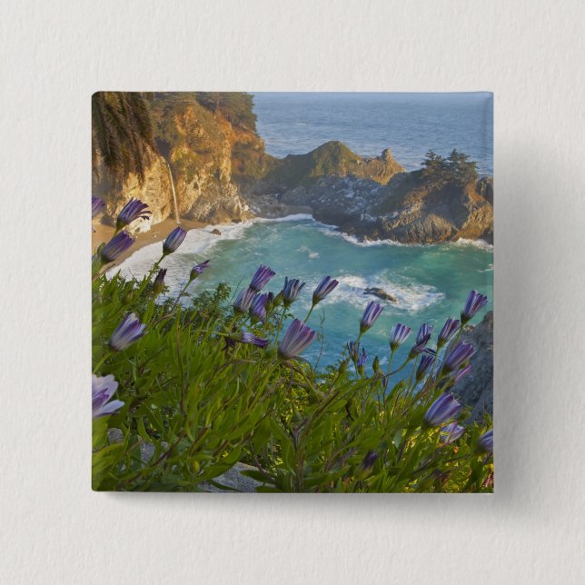 Landschaftliche McWay Falls stürzt in den Strand u Button (Vorderseite)