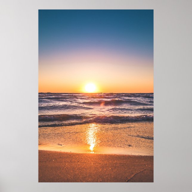 Landschaftliche Sicht auf das Meer bei Sonnenunter Poster (Vorne)