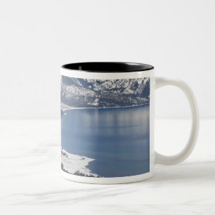Landschaftliche Sicht auf den Tahoe-See, USA Zweifarbige Tasse
