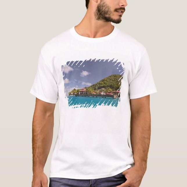 Landschaftliche Sicht auf die Bitter End Yacht Clu T-Shirt (Vorderseite)