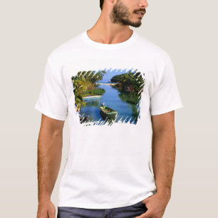 Landschaftlicher Fluss in der Nähe von Ocho Rios i T-Shirt