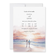 Landschaftlicher Sonnenuntergang über dem Strand v