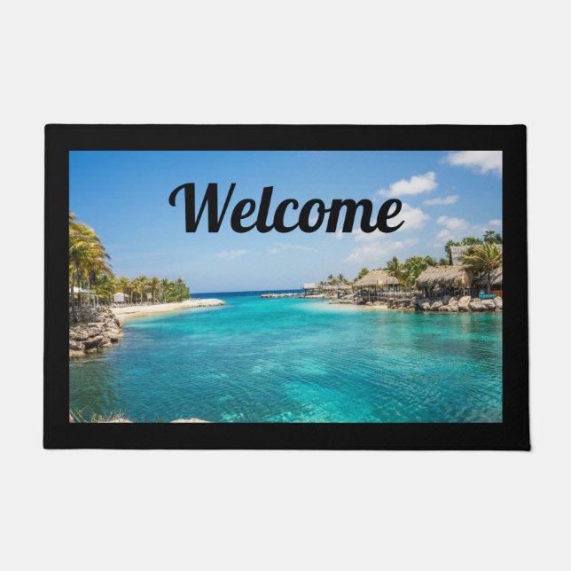 Landschaftlicher tropischer Strand mit Strohhütten Fußmatte (Vorderseite)