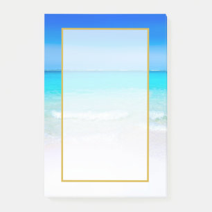 Landschaftlicher tropischer Strand mit türkisfarbe Post-it Klebezettel