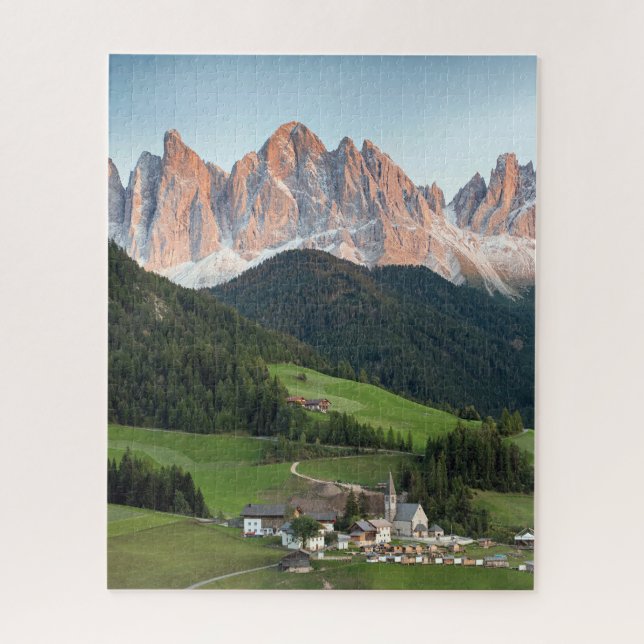 Landschaftliches Alpendorf Dolomiten Berge Puzzle (Vertikal)