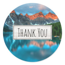 Landschaftliches Foto von Mountain & Lake