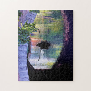 Landschaftliches grünes Lila Boot unter der Arch R Puzzle