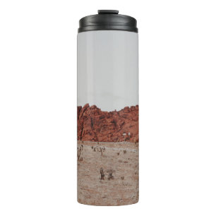 LANDSCHAFTSFOTOGRAFIE DER BERGE THERMOSBECHER