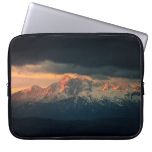 LANDSCHAFTSFOTOGRAFIE DER SCHNEEBERGE UNTER NIMB LAPTOPSCHUTZHÜLLE