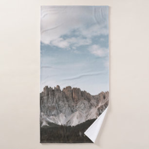 LANDSCHAFTSFOTOGRAFIE VON GRAU UND BROWN BERG BADEHANDTUCH