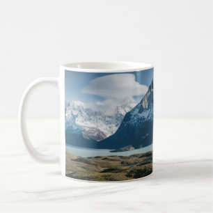 LANDSCHAFTSFOTOGRAFIE VON SCHWARZEM UND WEISSEM BE KAFFEETASSE