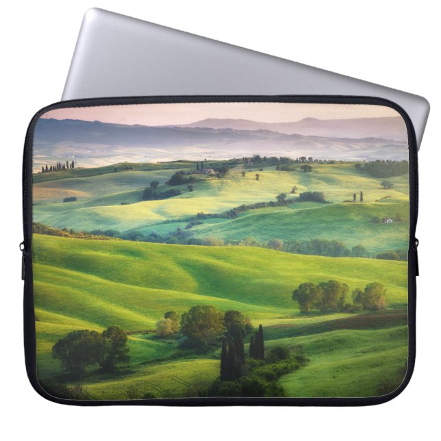 Landschaftsgrün: Hell gestrichene Ruhe Laptopschutzhülle (Vorderseite)