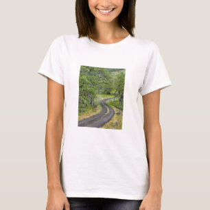 Landstraße durch Bäume, Oregon T-Shirt