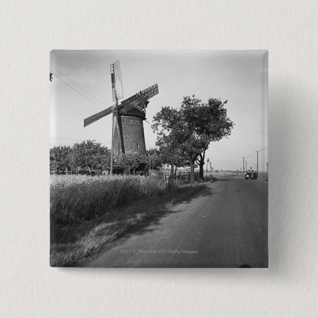Landstraße und traditionelle Windmühle Button (Vorderseite)